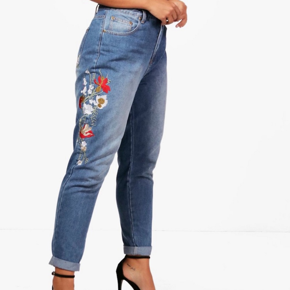 Boohoo Embroided Mom Jeans